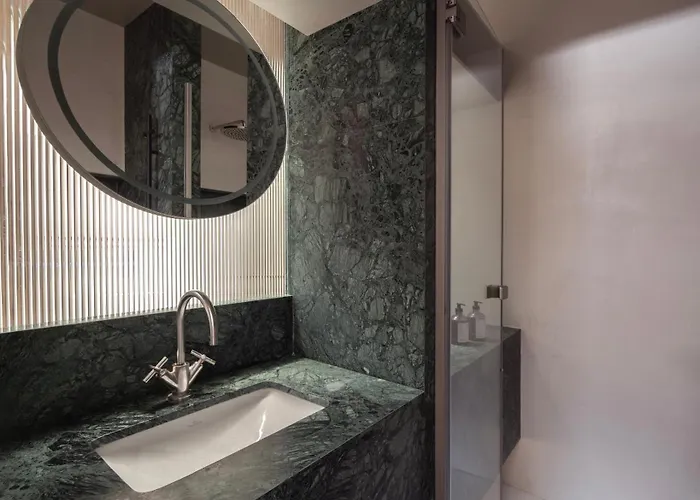 Stilla, 6, Triq San Lazzru 4* Cospicua