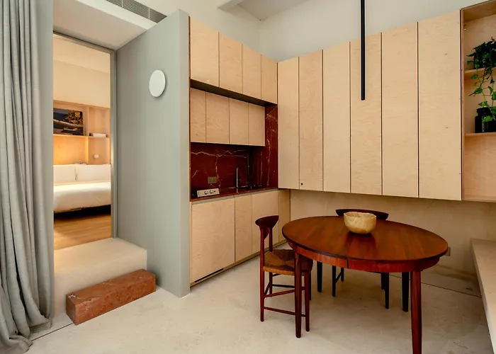 Stilla, 6, Triq San Lazzru 4*